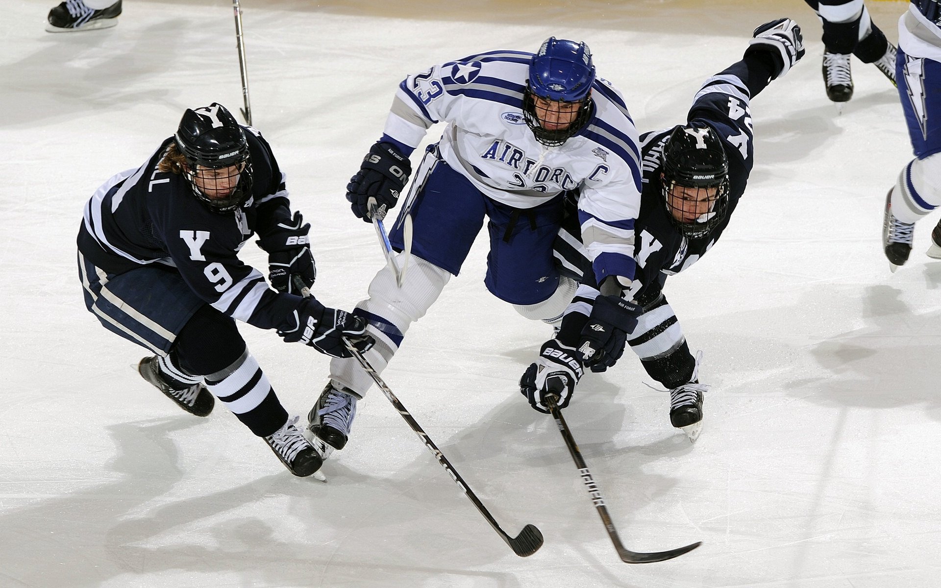 全国田径大奖赛解放军队包揽冠军，全国田径比赛