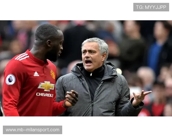 卢卡库空中大战再胜一筹，比利时前场统治明显